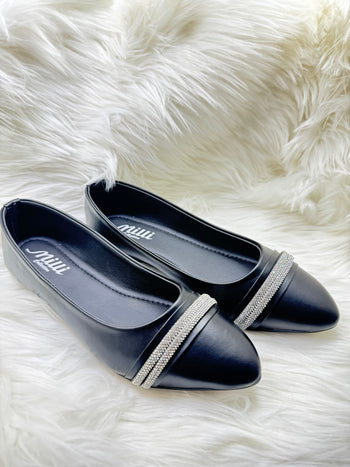 To feel comfort with smart looks wear this pumps